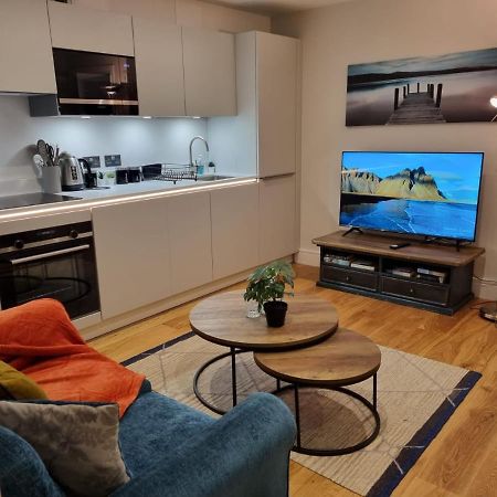 Ritual Stays: Stylish City Centre Flat with Workspace St Albans Exterior photo