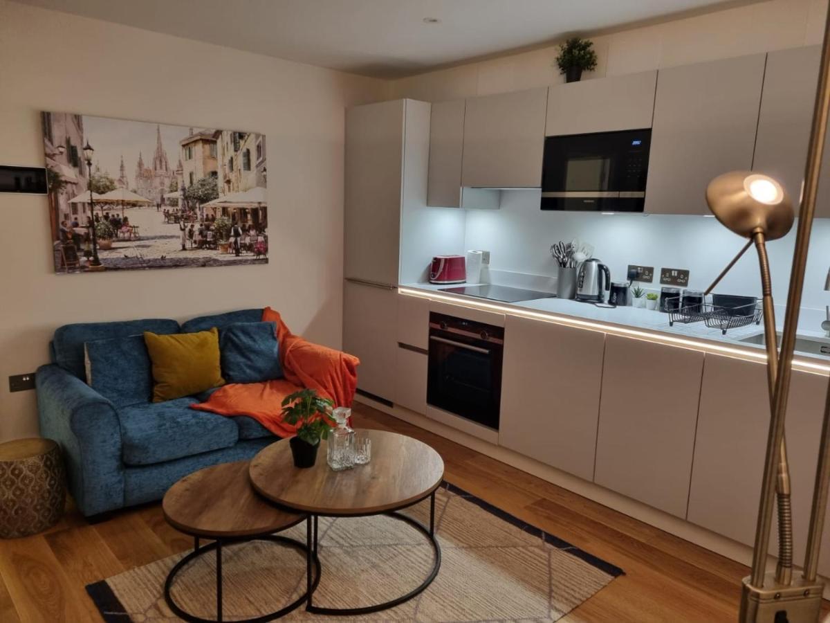 Ritual Stays: Stylish City Centre Flat with Workspace St Albans Exterior photo