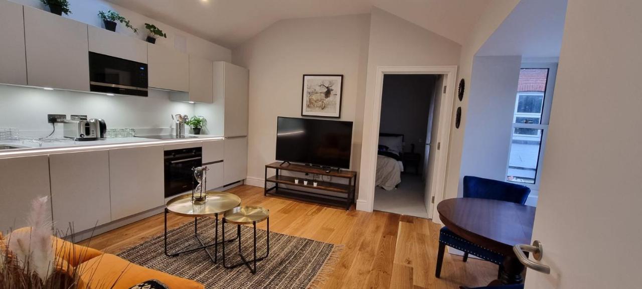 Ritual Stays: Stylish City Centre Flat with Workspace St Albans Exterior photo